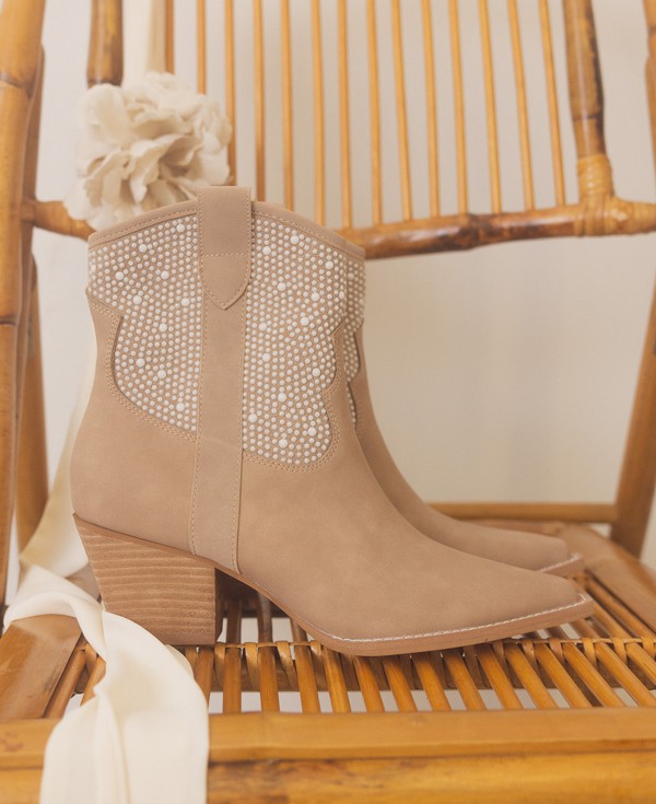 Pearl Elegance Studded Western Cowboy Boots